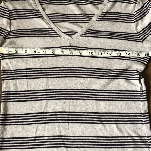 Gap Vneck long sleeve - Picture 4 of 5